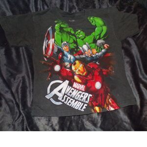 Marvel Avengers size 4 graphic tshirt